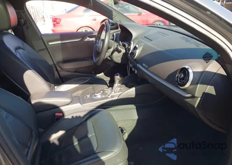 2019 Audi A3 40 Titanium Premium z USA, uszkodzony, nr VIN WAUAUGFF1KA125130